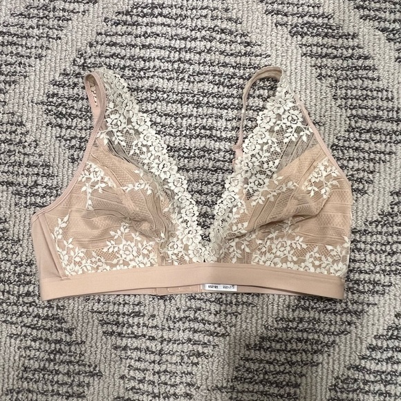 NWOT Wacoal Embrace Lace Soft Cup Wireless Bra Lingerie - Picture 3 of 7